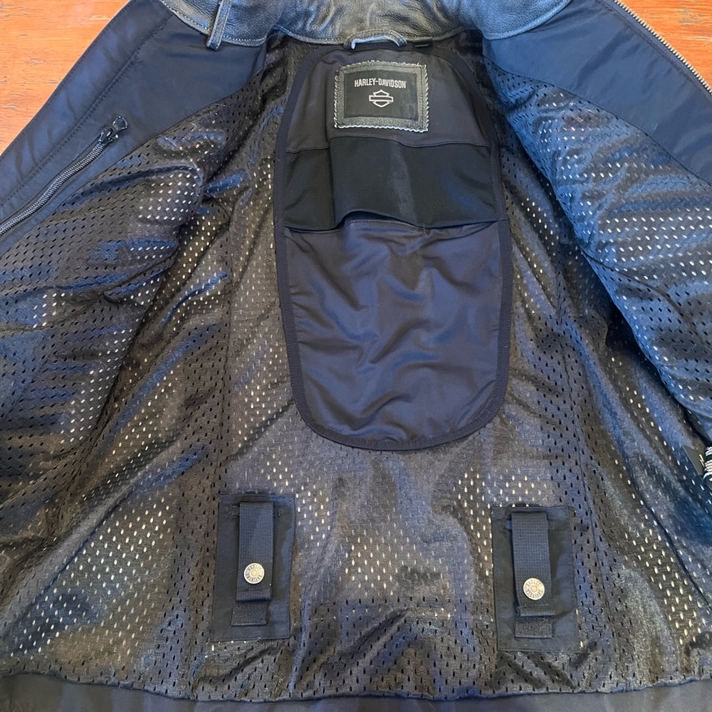 Harley-Davidson Women’s Black & White Leather Motorcycle Jacket size large - Picture 3 of 6